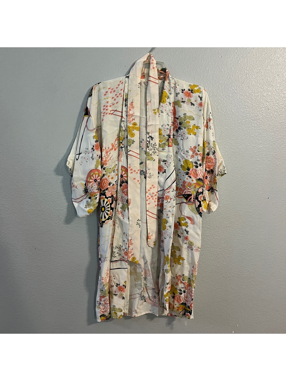 Vintage Made in Japan Floral Kimono Robe Cream Japanese Print Sash 60s 70s